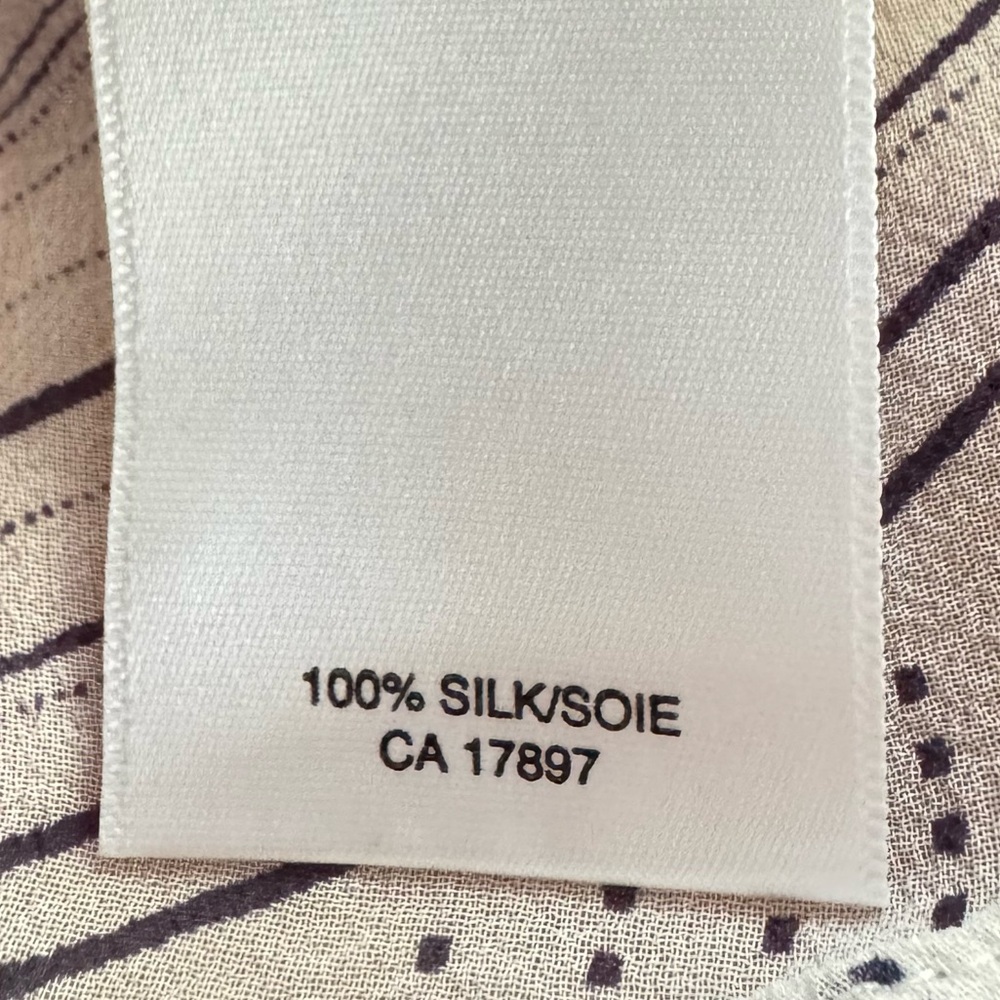 Banana Republic White Silk Blouse Navy Pattern Beaded V-Neck Size Medium - Picture 9 of 15